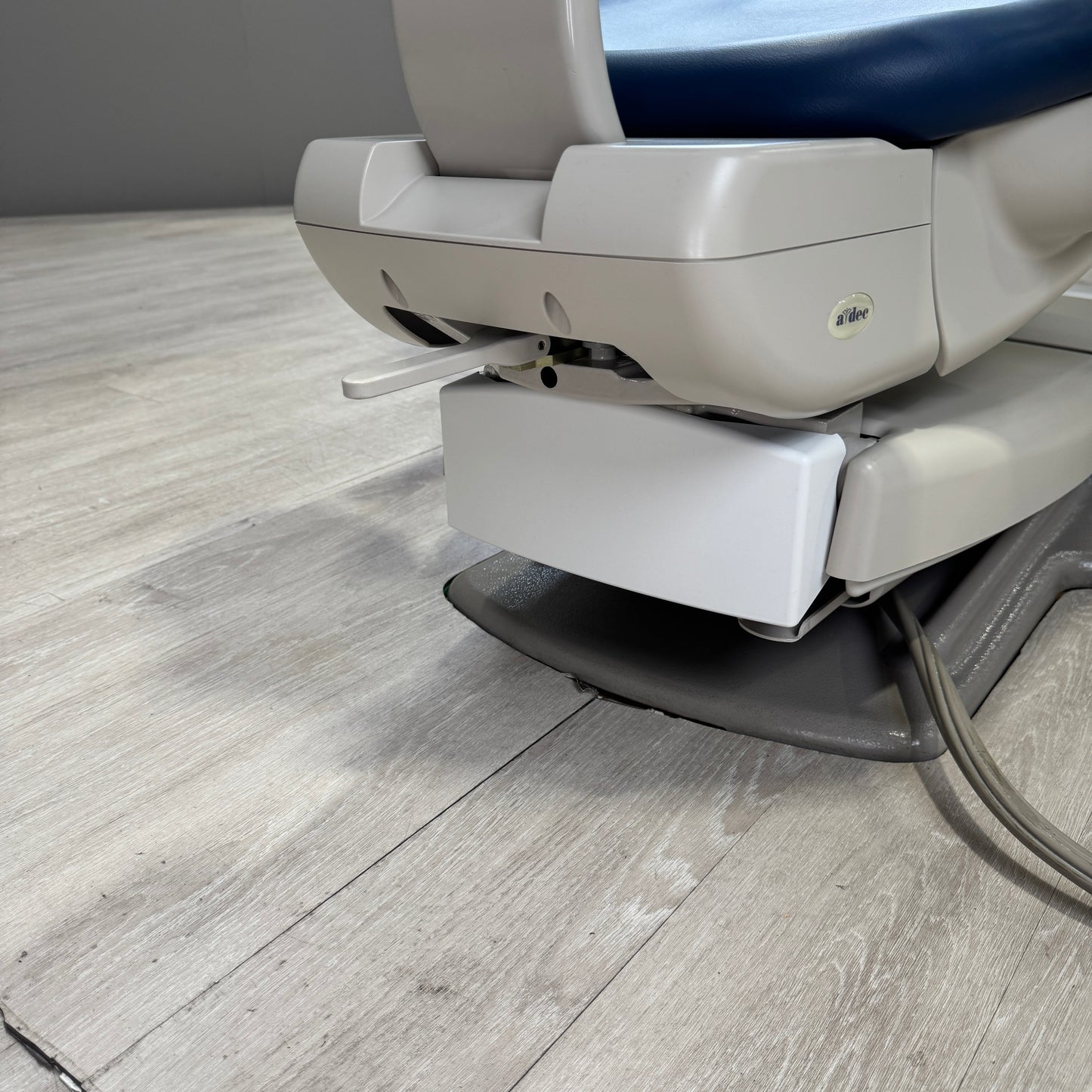 A‑dec 511R/533R Dental Chair Package