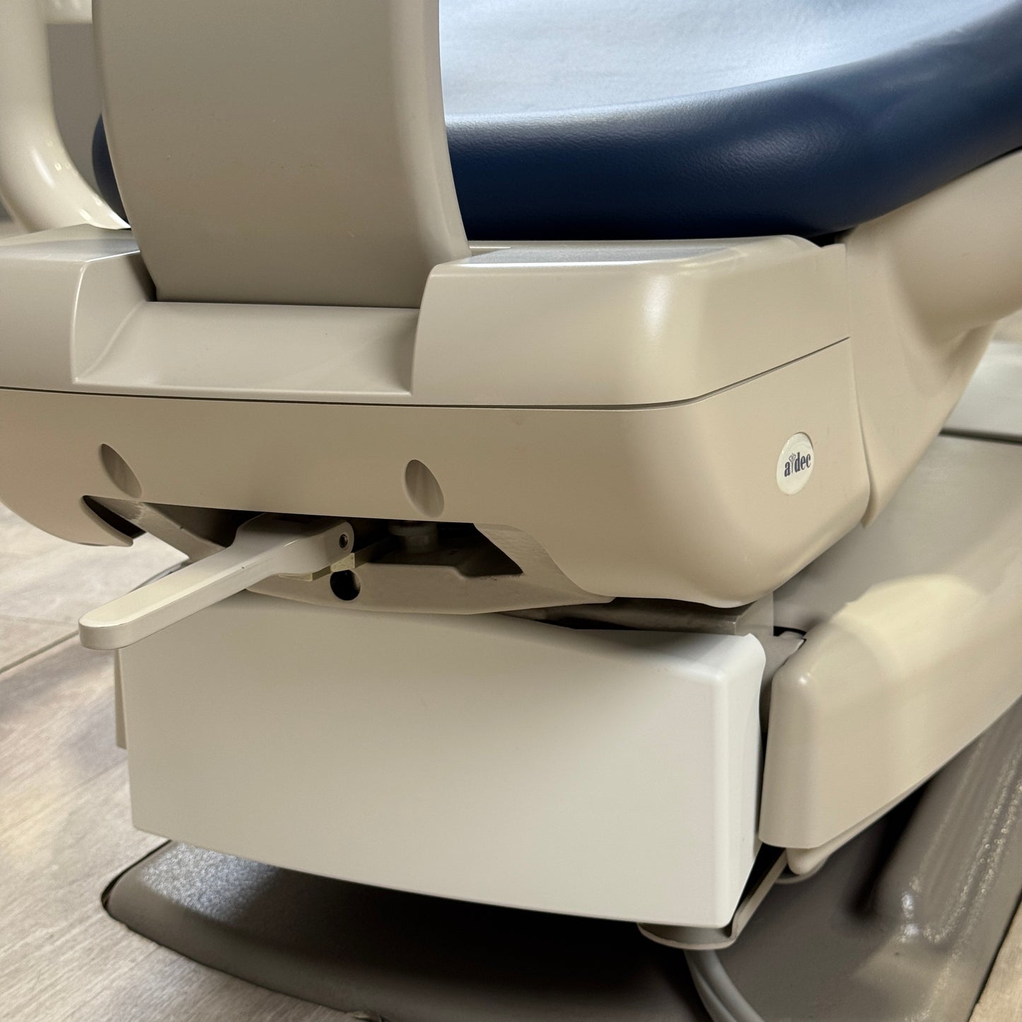 A‑dec 511R/533R Dental Chair Package=