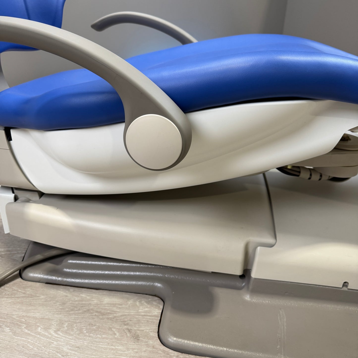 A‑dec 511R/532R Dental Chair Package