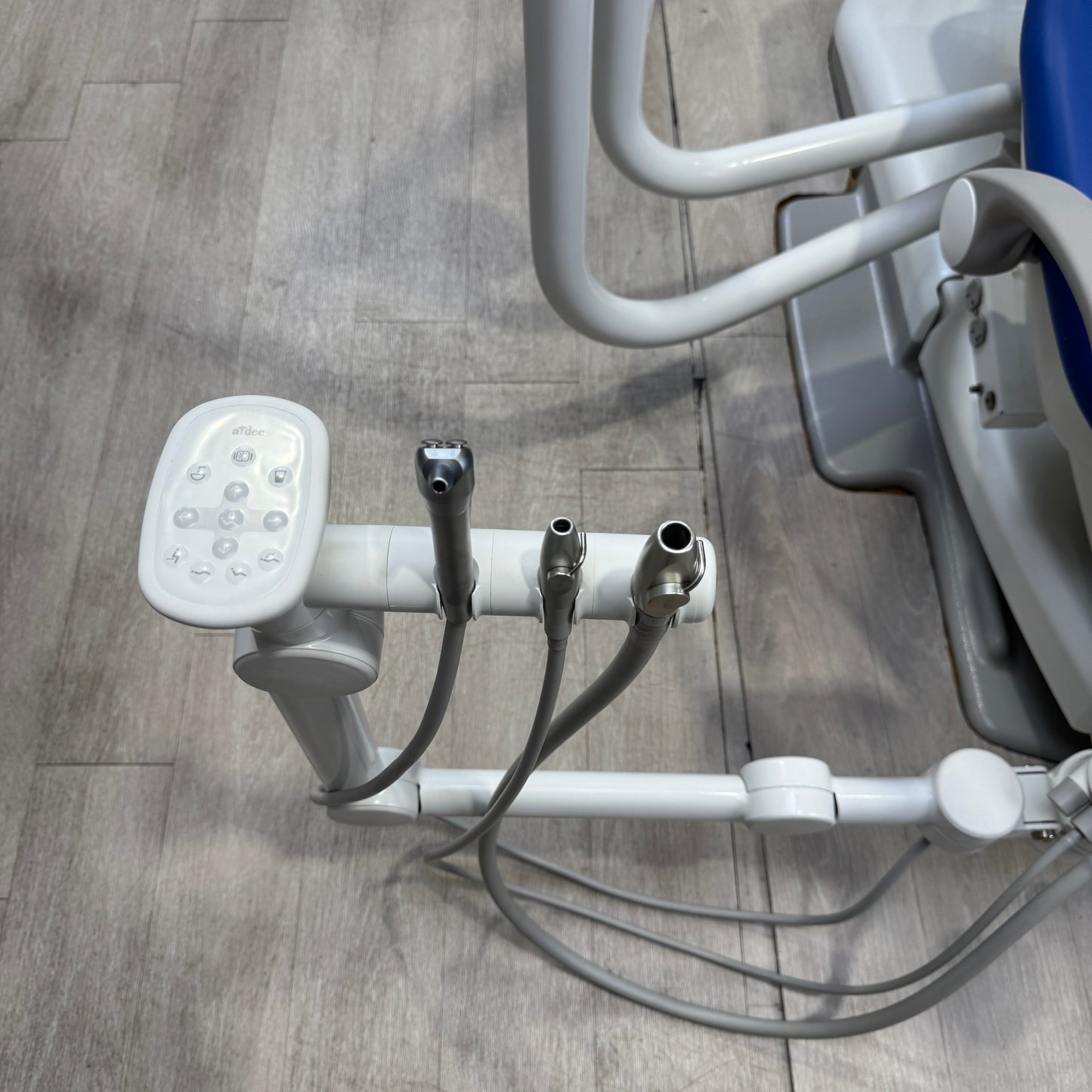 Ensemble chaise dentaire A‑dec 511R/332R