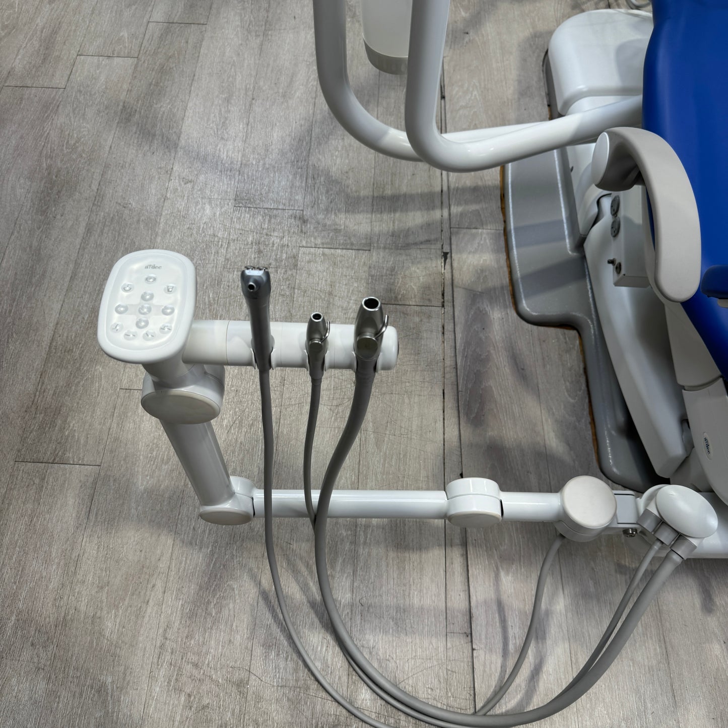 Ensemble chaise dentaire A‑dec 511R/332R