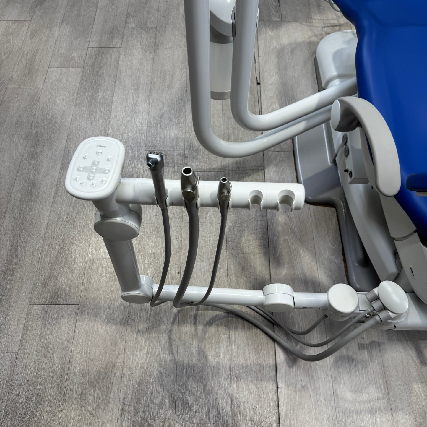 Ensemble chaise dentaire A‑dec 511R/332R